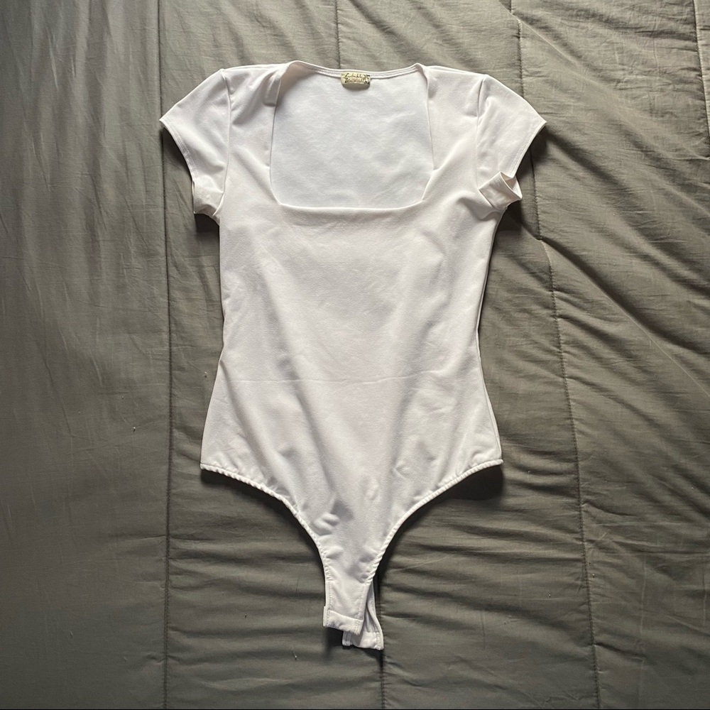 size xs francesca’s white body suit